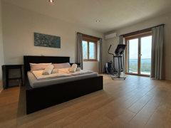 STELLA - Schlafzimmer links mit Life Fitness